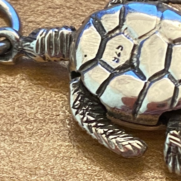Adorable turtle or tortoise 925 Sterling silver pendant - Picture 4 of 9